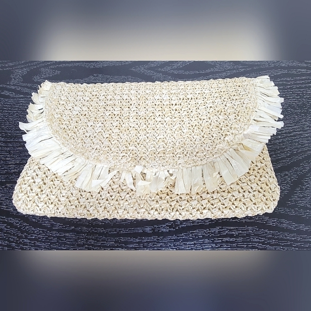 Women's NWOT Beachly North‎ Shore Clutch Fray Detail